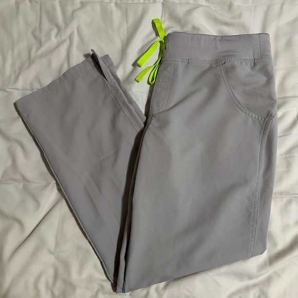 FIGS Kade Cargo Scrub Pants Tan Nude Scrub Pants Tan Nude Slate Size Medium - Picture 1 of 8